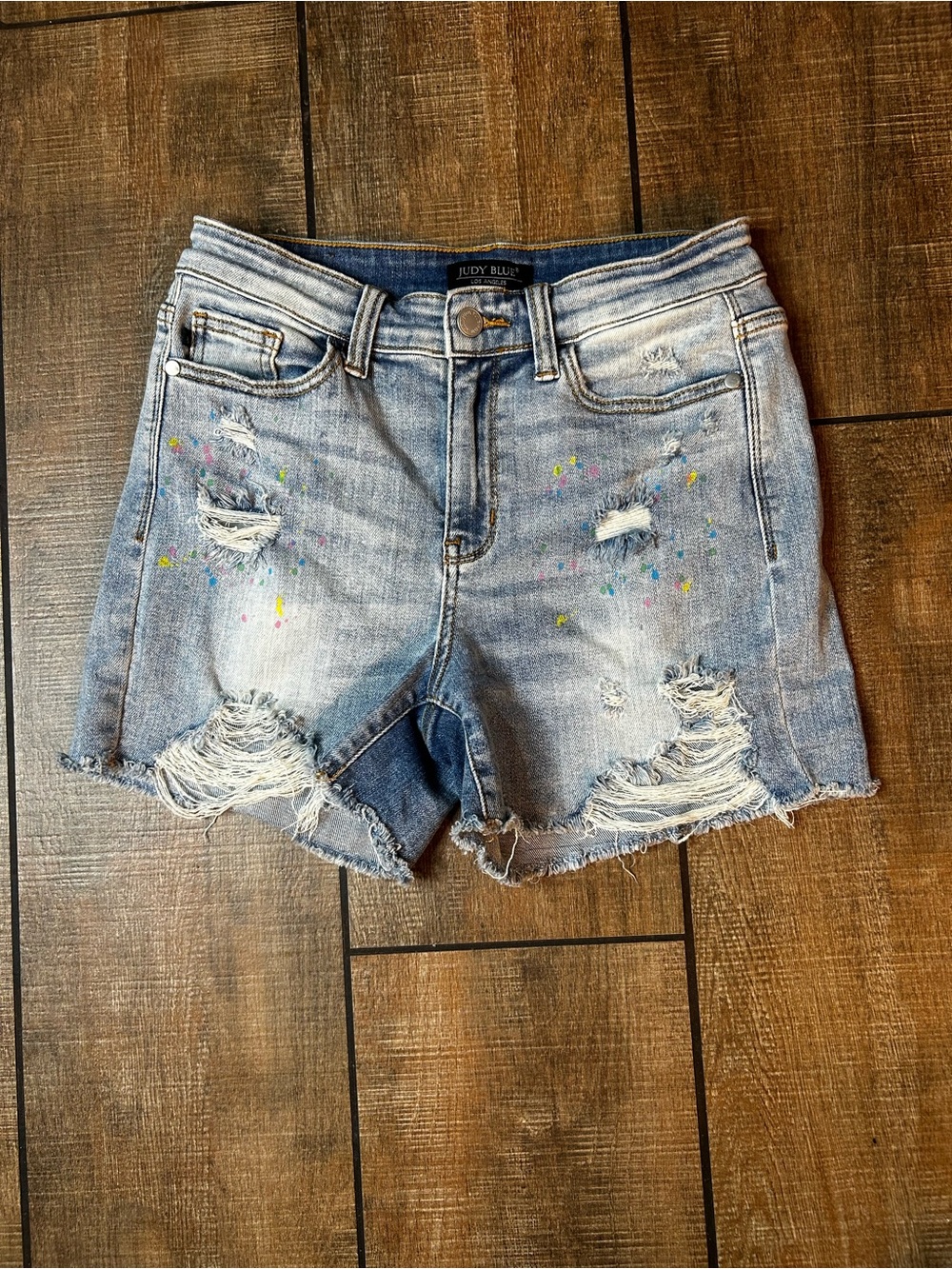 Judy Blue Light Wash Distressed Denim Shorts with Paint Splatter sz S